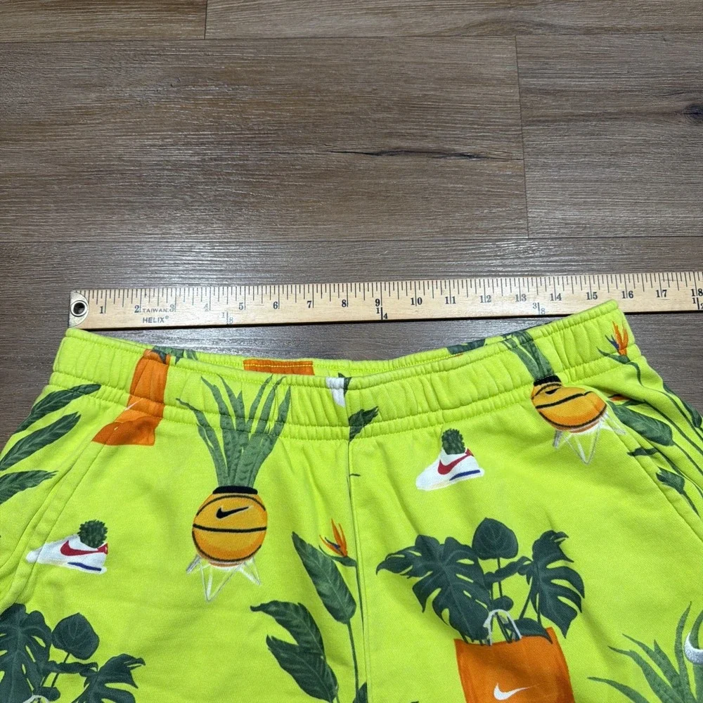 Nike Men's LARGE Court Cortez Plant Graphic Printed Green Sweatshorts DV9613-321